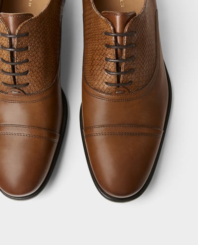 loafers in black leather with tassel