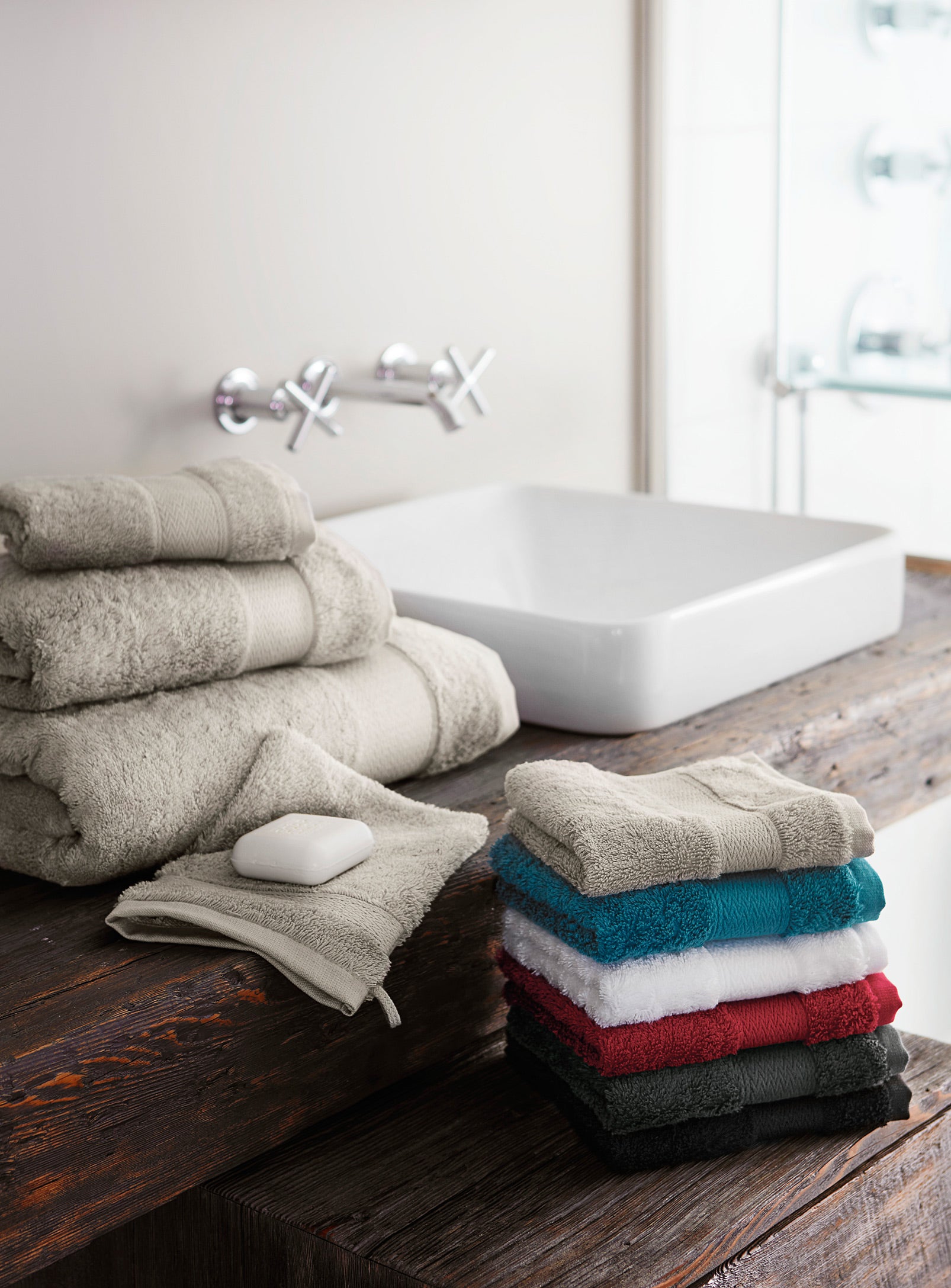 Exotic bird decorative jar