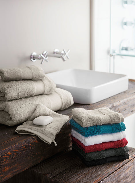 Exotic bird decorative jar